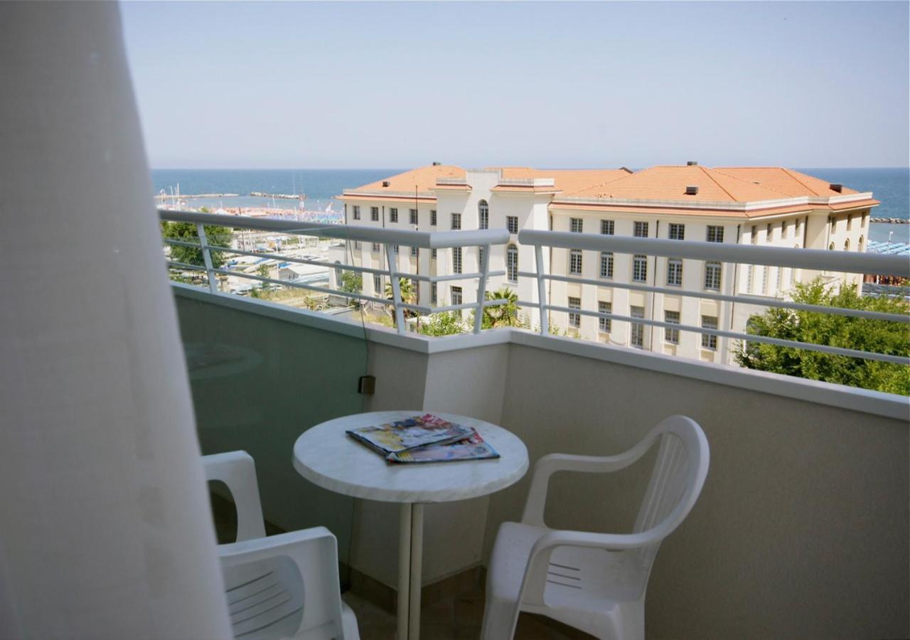 Hotel Aragosta Cattolica Exterior foto